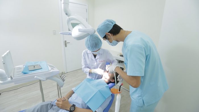 trồng răng implant an toàn tại Nha Khoa Kim