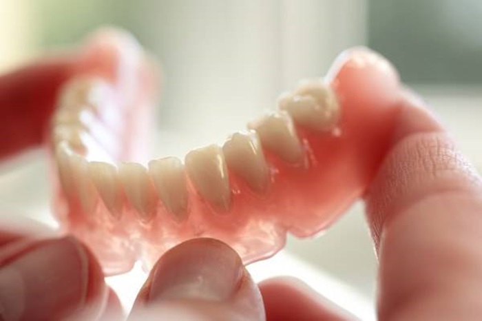 Làm răng giả nhựa - Giải pháp đơn giản giúp khôi phục mất răng 1