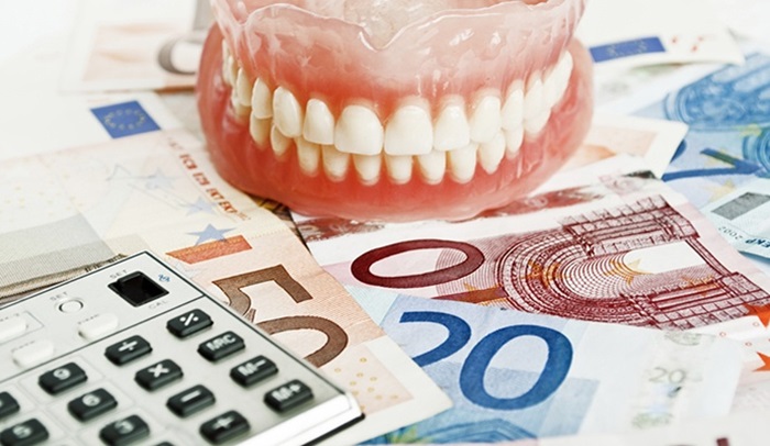 Có cần đáp ứng điều kiện gì để được trả góp khi làm răng sứ?
