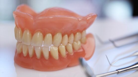 Trồng răng nguyên hàm – Giải pháp phục hồi cho răng bền chắc, thẩm mỹ