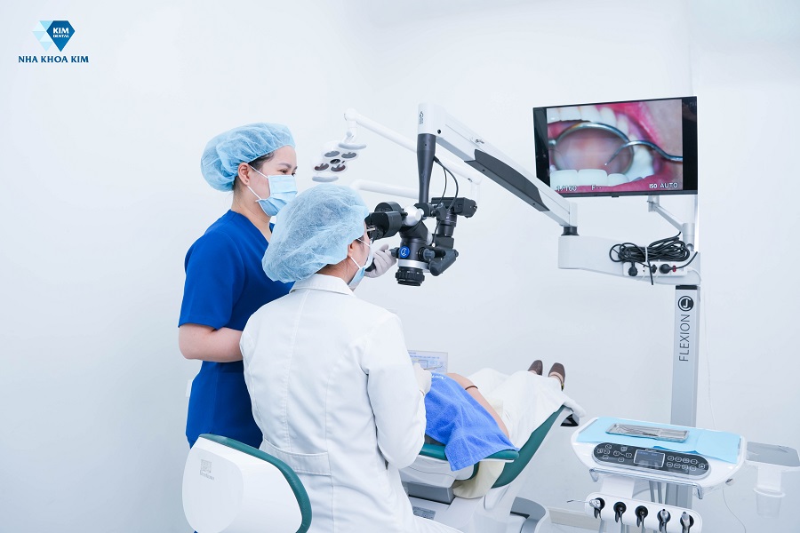 Kính hiển vi nha khoa tại Nha Khoa Kim hiện đại hàng đầu