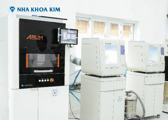 nhà máy răng sứ Nha Khoa Kim sử dụng máy móc hiện đại