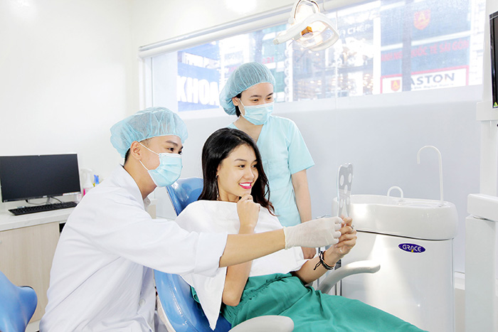 Đội ngũ y bác sĩ đang công tác tại Nha khoa Kim