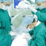 Mất một răng nên làm cầu răng sứ hay trồng răng implant? Mất một răng nên làm cầu răng sứ hay trồng răng implant?
