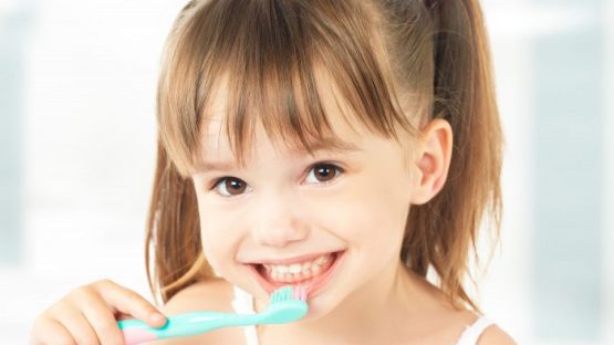Đâu là cách làm trắng răng cho bé an toàn và hiệu quả nhất hiện nay?