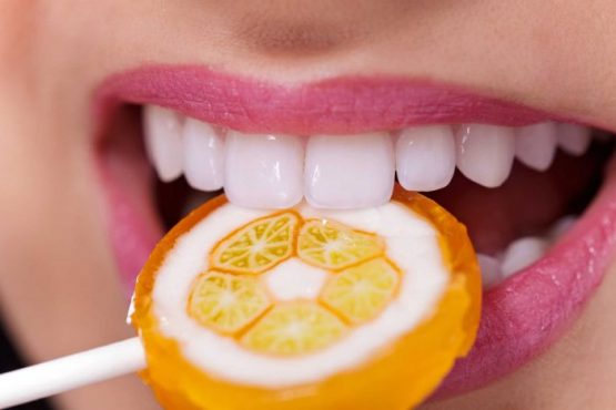 Hướng dẫn làm trắng răng tự nhiên tại nhà an toàn, hiệu quả nhất