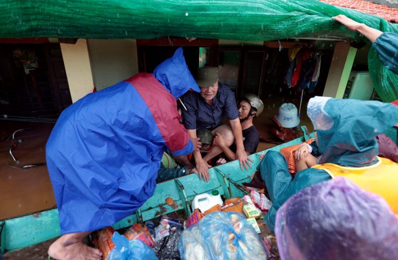 miền Trung chống lũ - 1