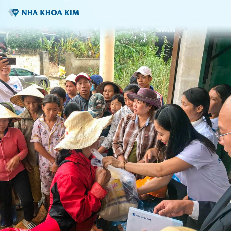 nha khoa Kim làm từ thiện 2