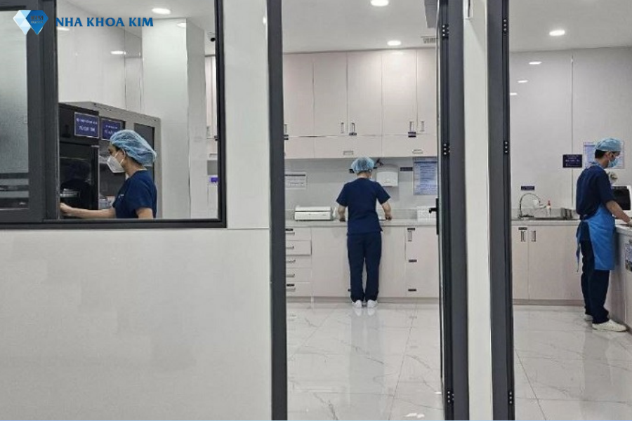 Phòng thanh trùng 1 chiều khép kín tại Nha Khoa Kim 