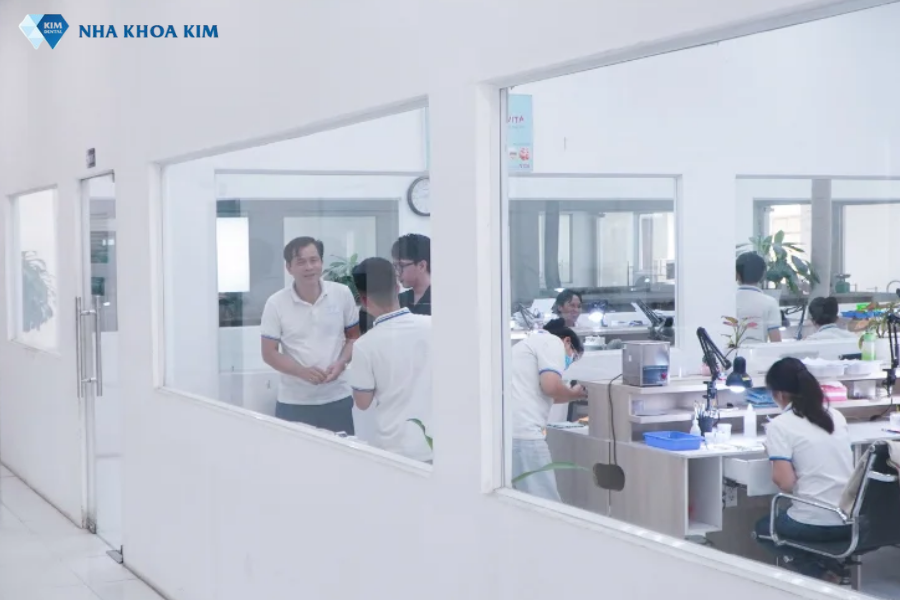 Nha Khoa Kim đầu tư hệ thống labo sản xuất răng sứ độc quyền rộng lớn, hiện đại
