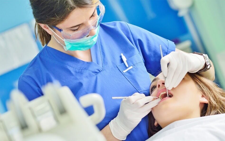 Những triệu chứng và biểu hiện khi cần nhổ răng số 6 là gì?
