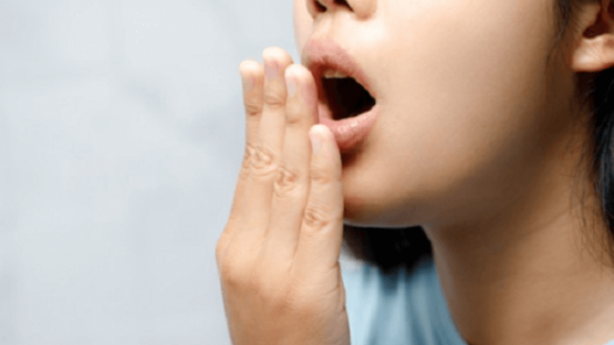 Nước bọt có mùi hôi: Nguyên nhân và cách chữa trị dứt điểm
