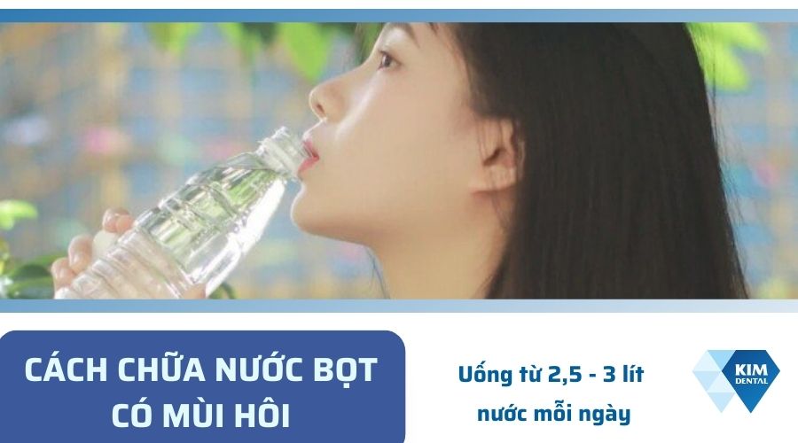 Uống nhiều nước giúp cải thiện tình trạng nước bọt có mùi hôi