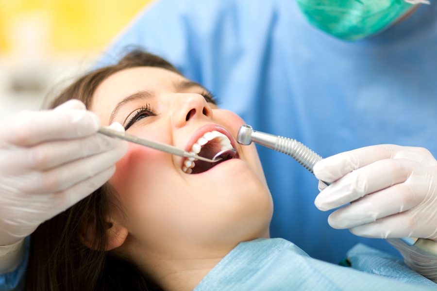 Bác sĩ nha khoa thực hiện những bước gì khi lấy tủy răng?
