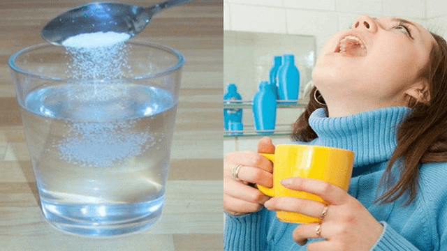 Súc miệng bằng nước muối ấm để làm giảm đau răng