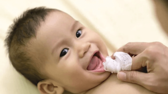 Cách trị nhiệt miệng cho trẻ sơ sinh tại nhà cực kỳ đơn giản