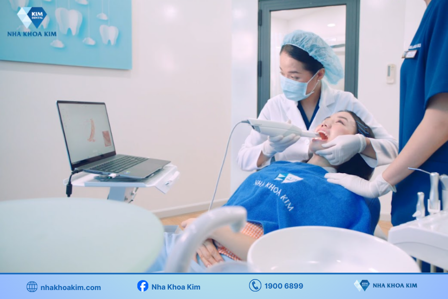 Bác sĩ Nha Khoa Kim sử dụng máy quét trong miệng Oral Scan thay hoàn toàn cho lấy dấu truyền thống bằng khay