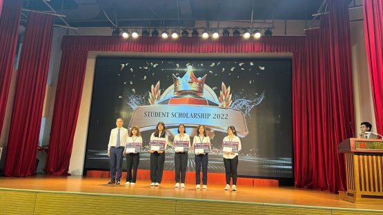 Nha Khoa Kim trao học bổng cho sinh viên ĐH Y Huế và ĐH Quốc Tế Hồng Bàng