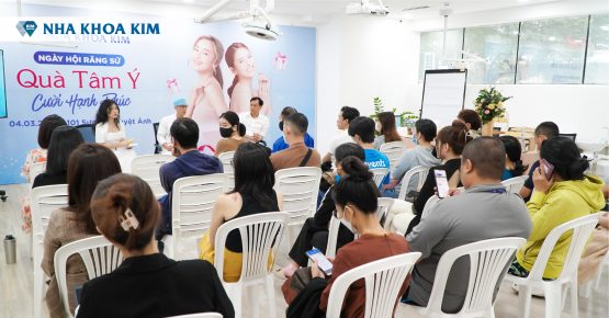 Trải nghiệm làm sứ kỹ thuật số tại Ngày hội răng sứ “Quà tâm ý, cười hạnh phúc” của Nha Khoa Kim