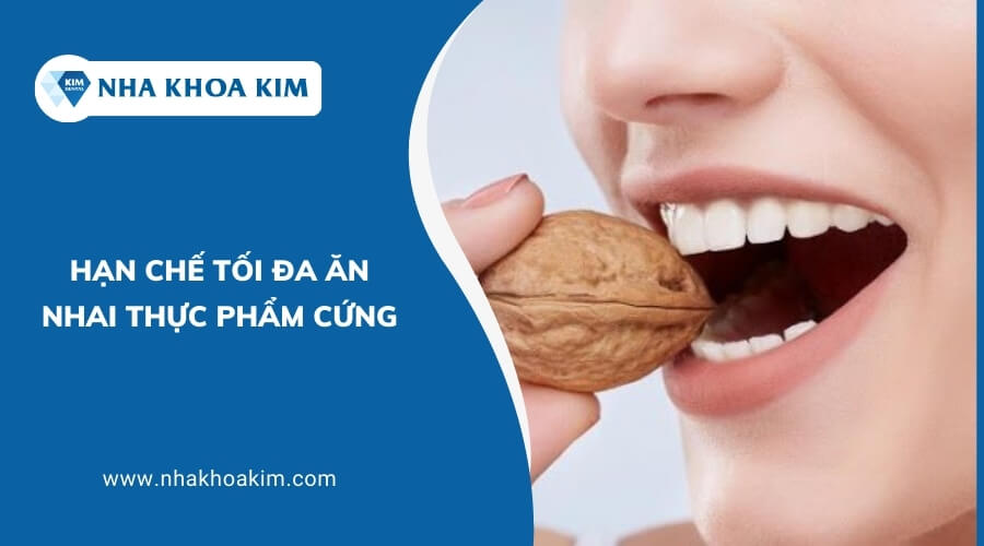 Hạn chế tối đa ăn nhai thực phẩm cứng khi bọc răng sứ