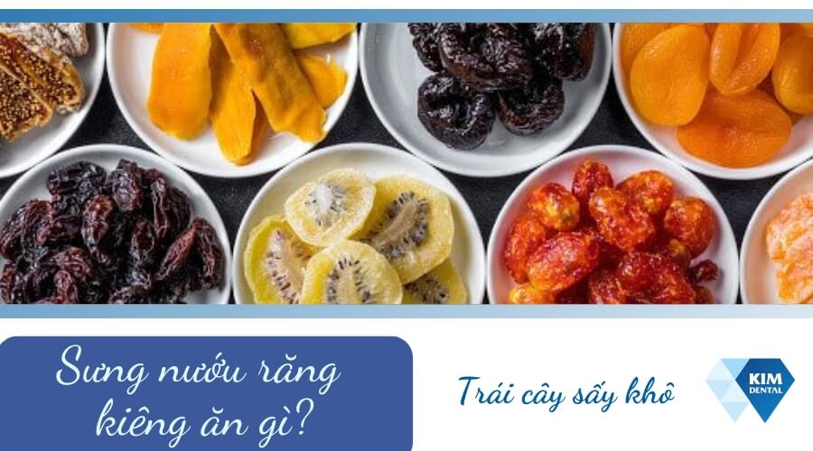 Bị sưng nướu răng kiêng ăn trái cây sấy