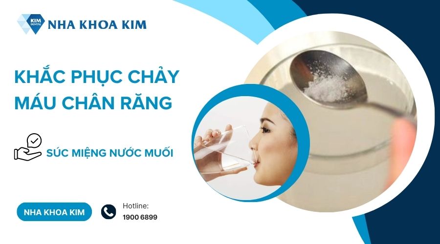 Súc miệng bằng nước muối giúp giảm chảy máu chân răng