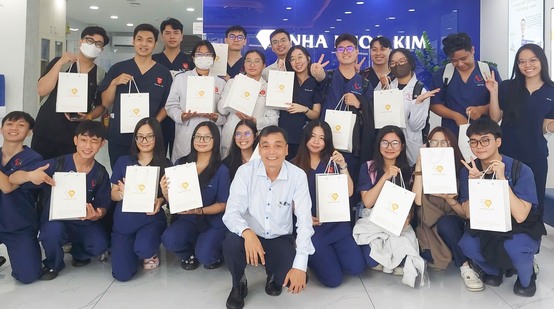 Nha Khoa Kim đồng hành cùng sinh viên Văn Lang – Kiến tập, trải nghiệm, trưởng thành