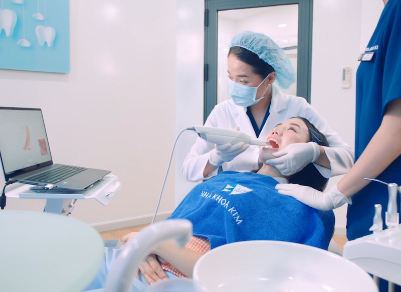 Niềng răng trong suốt chất lượng cao tại Nha Khoa Kim